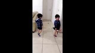 GÊMEOS MOSTRANDO OS CAMBITOS/ BEBÊS FAZENDO MÁGICA #SNAPSAVE #SNAPVLOG
