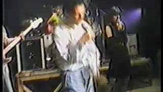 Kontroll Csoport - Kis piros bombázó (1983)