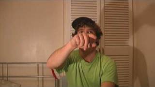 Junge flippt aus während VideoBlog