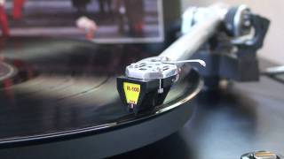 Rega P25 plays Rush - Tom Sawyer on vinyl