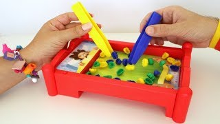 TotoyKids Jugando a Bichitos en la Cama el juego de los Chinches Niños contra Niñas!!!