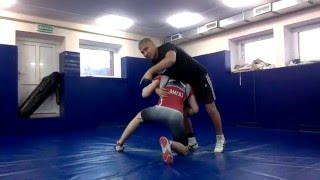 Скрестный захват и переворот,(колесо)здесь показано в какой плоскости