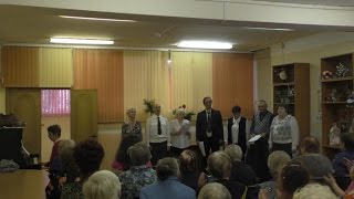 Ветеранов поздравляет самодеятельный ансамбль "Родники" город Тихвин