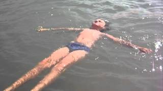я научился лежать на воде