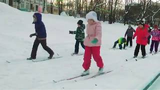 Первый урок физкультуры на лыжах 11.01.2018