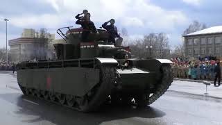 Шествие военнослужащих и ретро-техники в Верхней Пышме