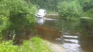 Kia Sorento off road test in water