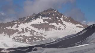 Долгий подъем на канатной дороге с детьми на Эльбрус