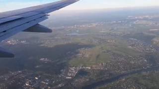 Самолет летит в Москву Вид с высоты птичьего полета The plane flies to Moscow