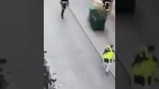 - Алло, это скорая?...