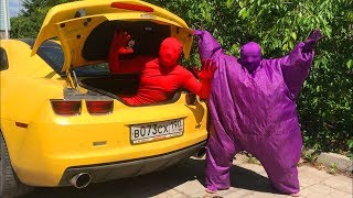 Red Man climbed in Trunk w: Purple Fat Man in Funny Race on Chevy Camaro for Kids