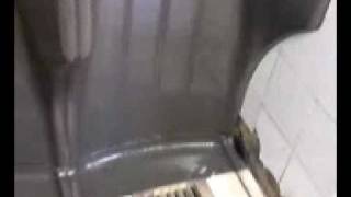 スターライト工業製プラストール壁式小便器トイレ　センサー交換前