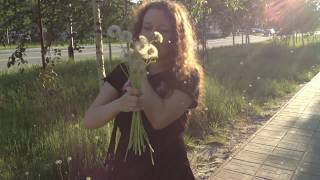 Влог. ВИДЕО ОТ АССИСТЕНТА. СВЕТОФОР -  ОТЗЫВ О ЕДЕ. ГУЛЯЮ. ПОКУПКИ ЕДЫ. ПОПУГАИ