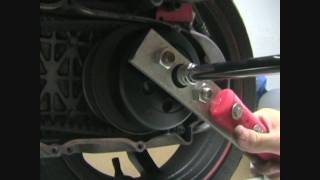 Videoguida: smontaggio trasmissione di un scooter parte 3