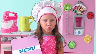 Alice and papa play in Restaurant with Kids Toys