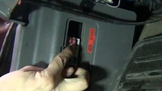 Замена предохранителя контрольных приборов, сигнальных ламп KIA - Spectra