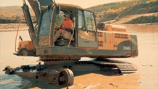 How To Make An Excavator Limp Along On One Track | Gold Rush