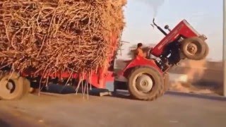 Едет трактор. И другие приколы на дорогах.