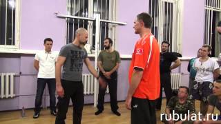 Как побороть страх удара по яйцам