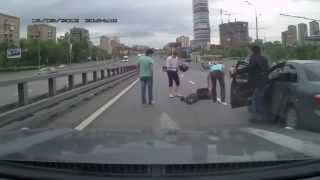 ДТП - Мазда подрезала мотоциклиста и скрылась