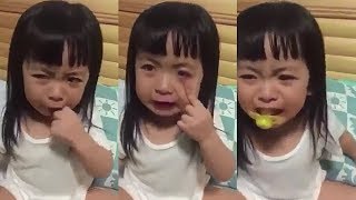 MENININHA FINGINDO CHORO