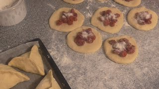 Пирожки с вишней в духовке. Рецепт бездрожжевого теста