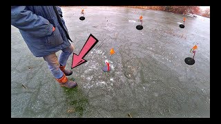 Этот РЫБАК ТОПНУЛ НОГОЙ по ЛЬДУ  И ... !!! Случай на рыбалке !!!