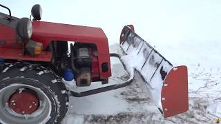 Беларус МТЗ 082 с бульдозером. Обзор доработки и тест отвала Минитрактора МТЗ 132 на уборке снега