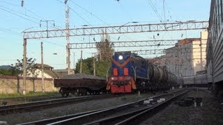 ТЭМ2-2887 с грузовым поездом