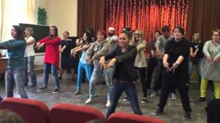 No Twerk, Учителя и директор школы танцуют на открытии учебного года