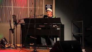 Gus Plays A Small Open Mic