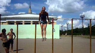 УРА!!!! Выход силой на турнике (девушка)