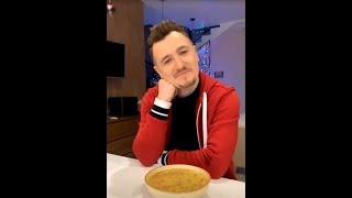 Наталья Варвина пригласила Влада Кадони на гороховый суп ))
