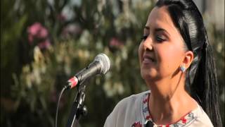 Evlerinin Önü Yonca-  Münevver Özdemir