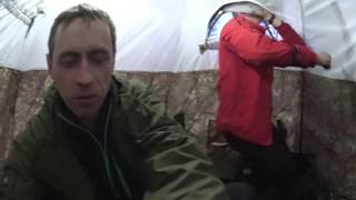Ночевка зимой в тайге универсальная палатка УП-2 мини ПФ Берег. Печь экономка средняя