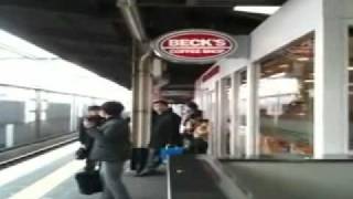 Shocking Rare video Japan : Whole Train Station and Platform shaking like hell (Earthquake Tsunami)