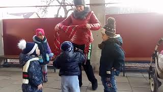 Позитивия 28 01 2019 Уличные жмурки игра воспитатель Надежда Рыбка