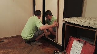 Ремонт шкафа купе. Замена роликов стенли