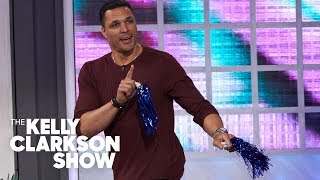 Anna Faris Asks Tony Gonzalez How To Fake Football Knowledge