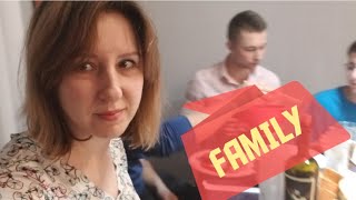Мой муж-ватник ?
Все в сборе... Family multicultural dinner.