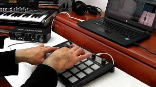 Korg PadKontrol Black M-Audio M-Track Plus mk2 Behringer Motor49 Korg X3R Superteclados.com