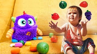 Дада игрушки - Бьянка и ее игрушка фиолетовый монстрик Грейпи.