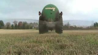 John Deere 6830 Spreading Pig Slurry