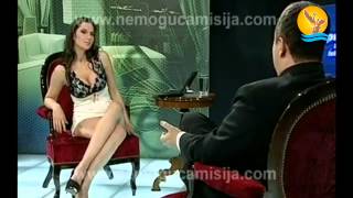 ENTREVISTADORA SIN ROPA INTERIOR PONE EN JAQUE A MINISTRO SERBIO