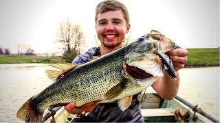 GIANT Bass Caught on BIG Swimbait Glide Bait!