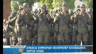 Жамбылдық  жауынгерлер қуанып отыр
