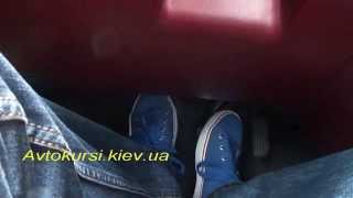 2 способ.Как трогаться в горку без ручника, подвод сцепления, без отката