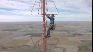 Changement d'une ampoule sur une antenne relais de 460 metres