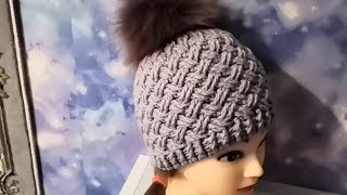Шапка крючком, рельефные столбики.