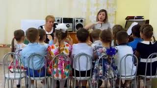 Распевка на зимнюю тематику "Снег посыпался густой" на музыкальном занятии в детском саду